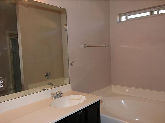 5th image of 113 Stonehaven Pl