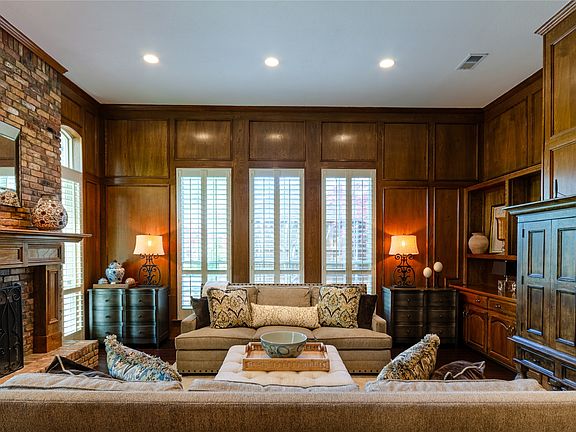 4th image of 2605 Rothland Ln