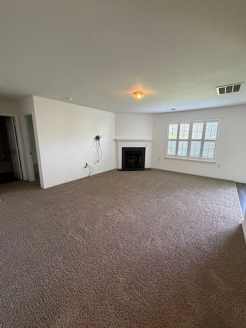 Available for immediate move in! — Photo 3