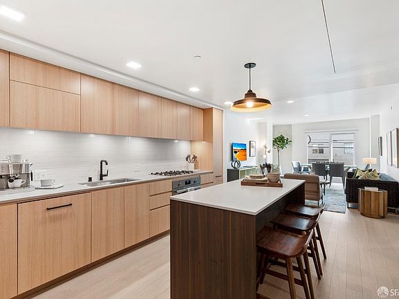 2nd image of 950 Tennessee St #318
