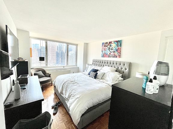 5th image of 350 W 43rd St APT 32E