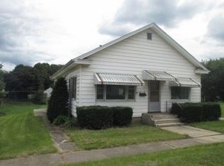 69 Plummer Ave, Chadwick, IL 61014