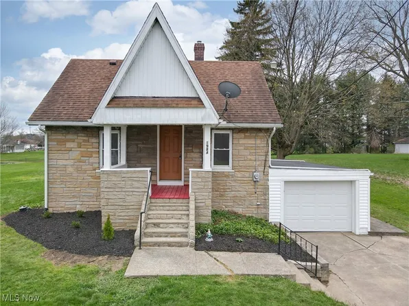 1984 Stake Dr N, Green, OH 44232