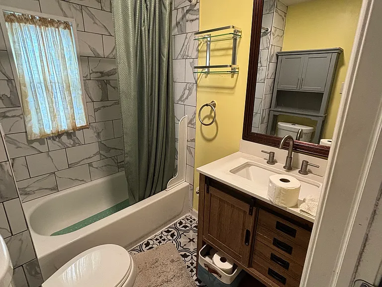 1105 Bryan St — Photo 15