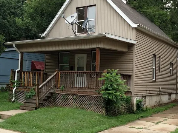 1023 E Behrends Ave, Peoria, IL 61603