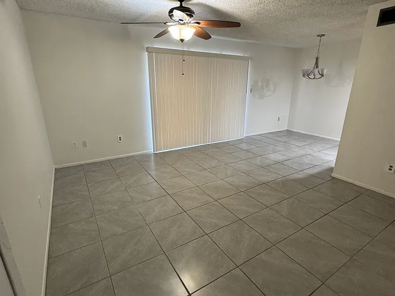 6011 W Golden Ln — Photo 3