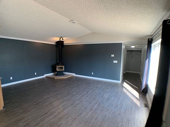 5th image of 132 Greentree Cres