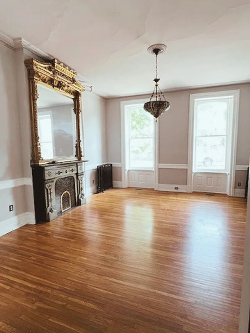 327 E Market Street — Photo 1