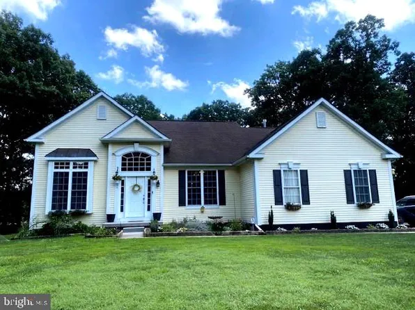 576 Forsythia Dr, Vineland, NJ 08360