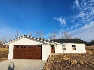 1169 Woods Cir, Mitchell, SD 57301
