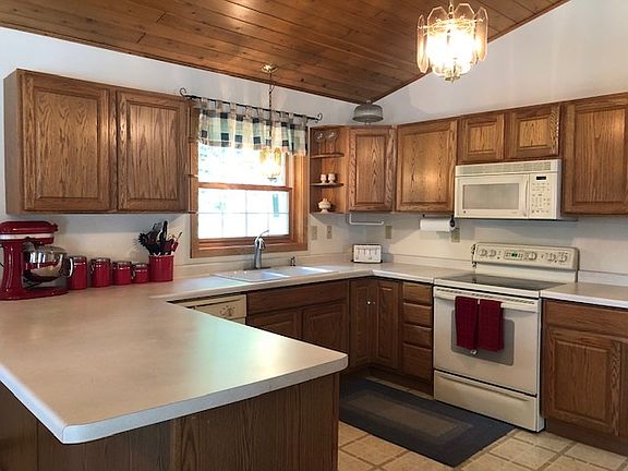 3rd image of 50 Parkwood Ln