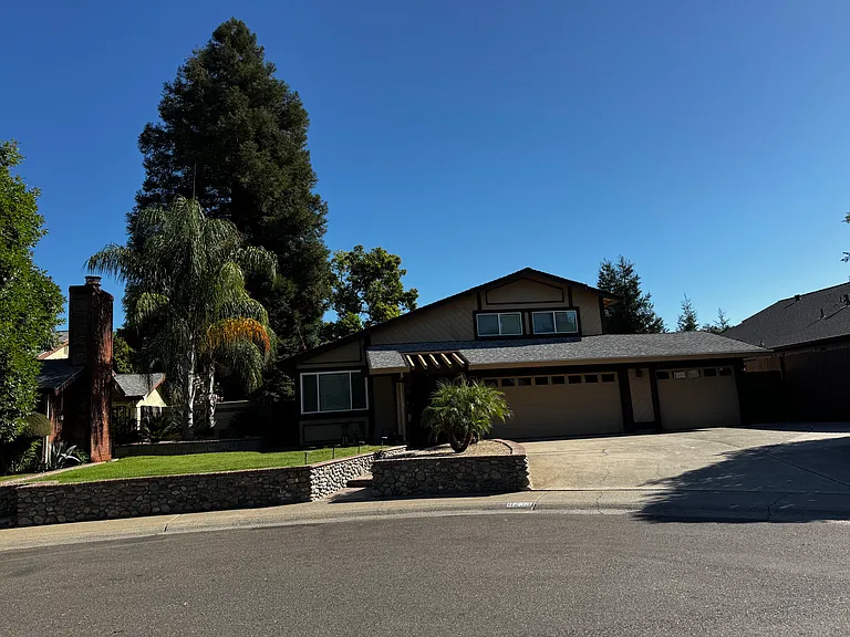 11233 Sauk River Ct — Photo 1