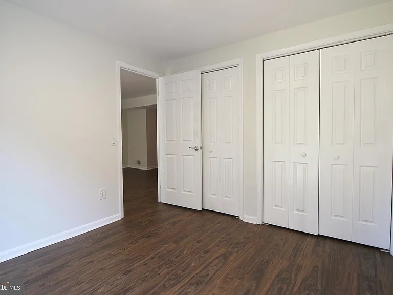 436 N Park Dr — Photo 14