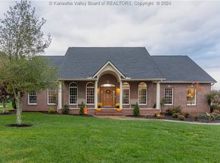 16 Holly Cir, Winfield, WV 25213