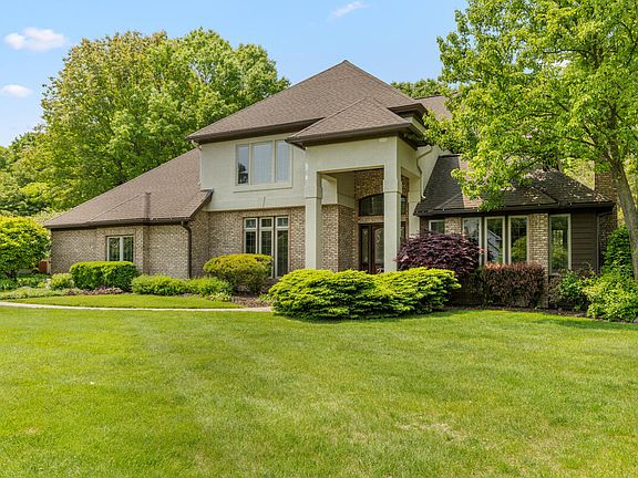 2nd image of 40 Bay Circle Dr