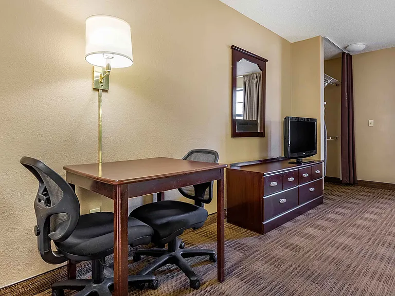 Studio Suite - 2 Full Beds