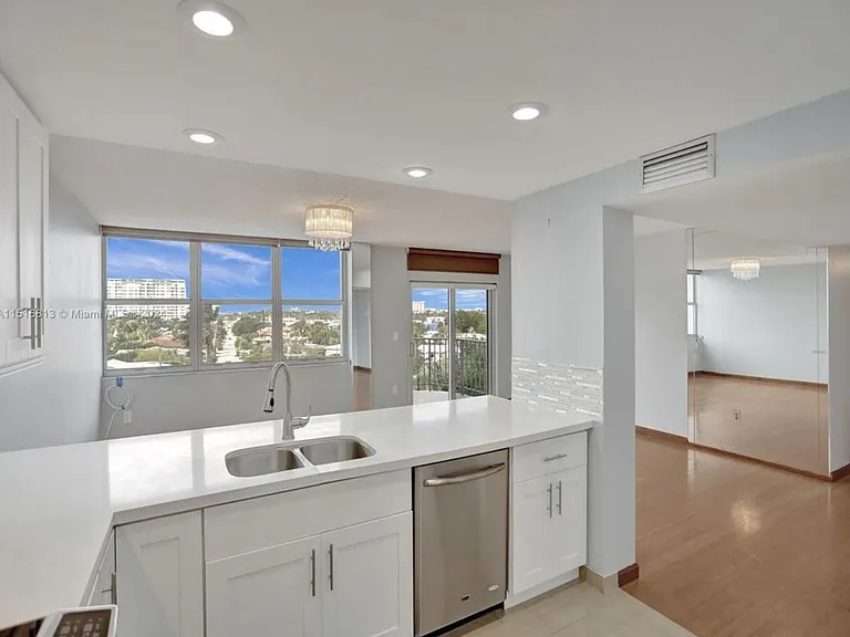 11930 N Bayshore Dr #601 — Photo 26