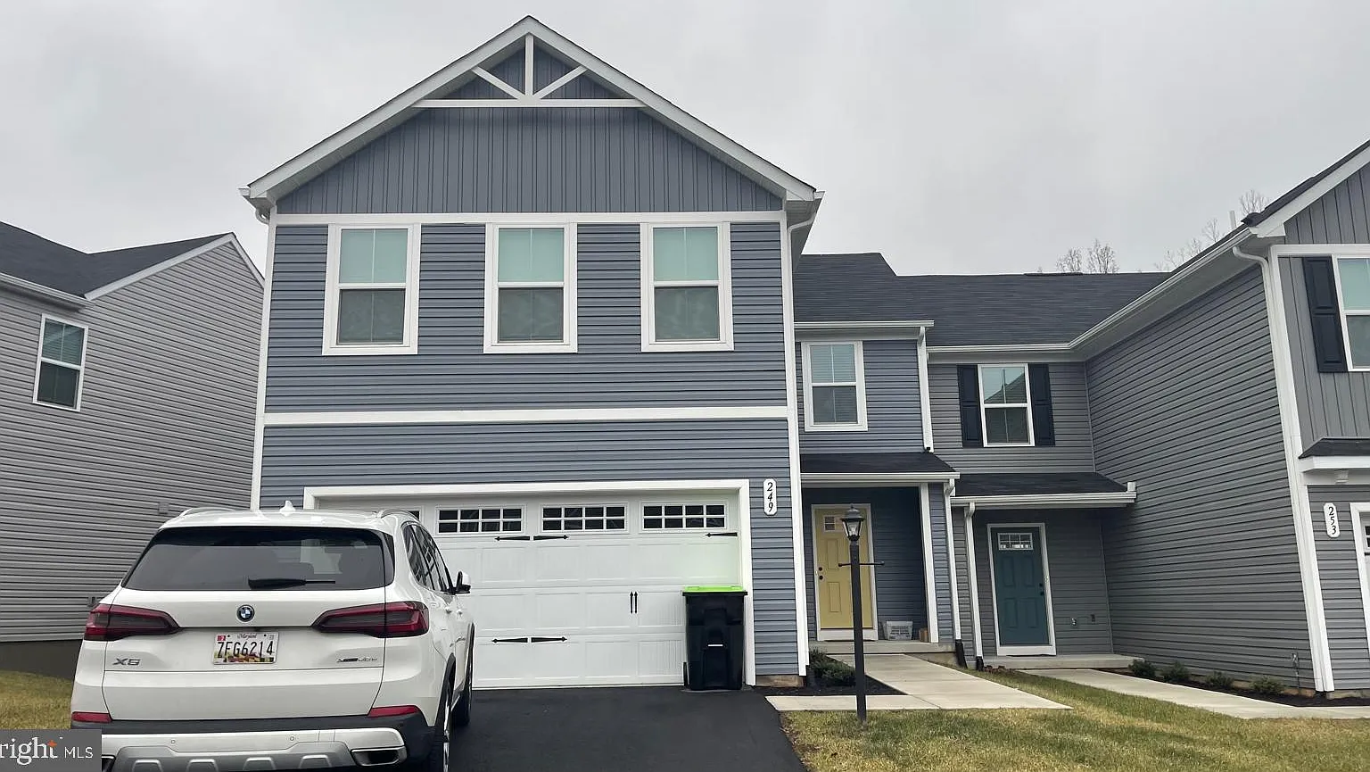4 bed, 2.5 bath, 1660 sqft, $2,199 — Photo 1