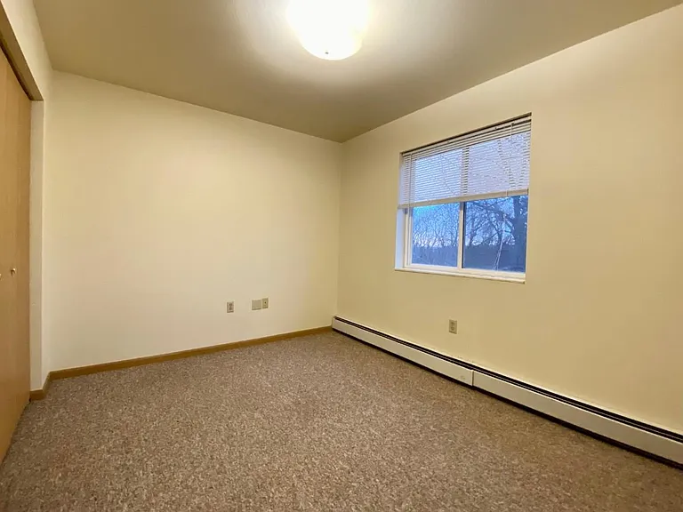 404 High Pointe Dr #4 — Photo 8