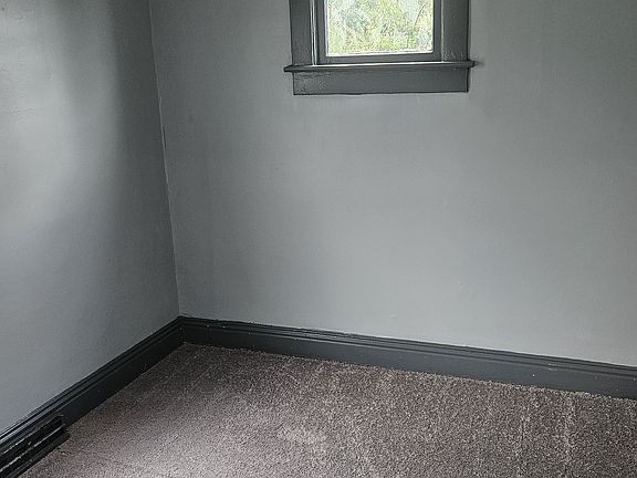 3rd image of 42 Broadway St