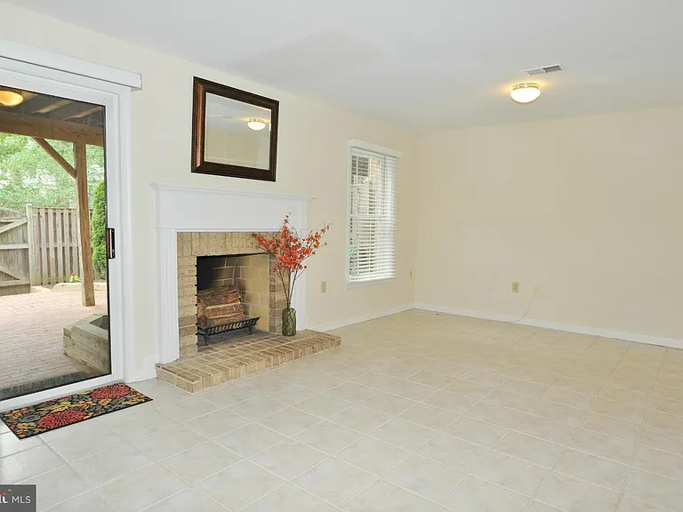 7411 Salford Ct — Photo 19