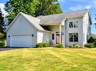 3571 Lee Ave, Gurnee, IL 60031