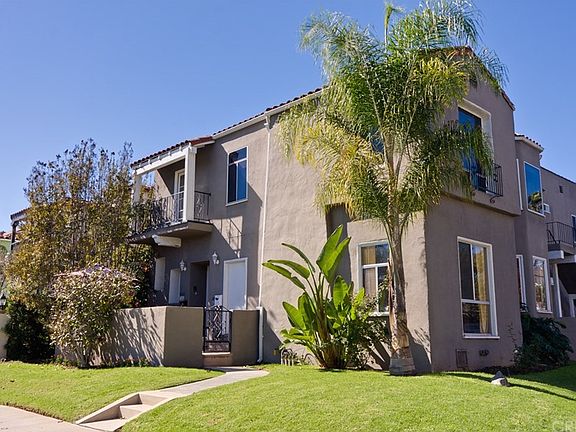 4th image of 1103 S Hayworth Ave