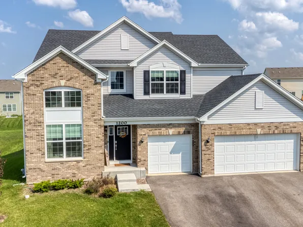 1200 Marlisle Dr, Hampshire, IL 60140