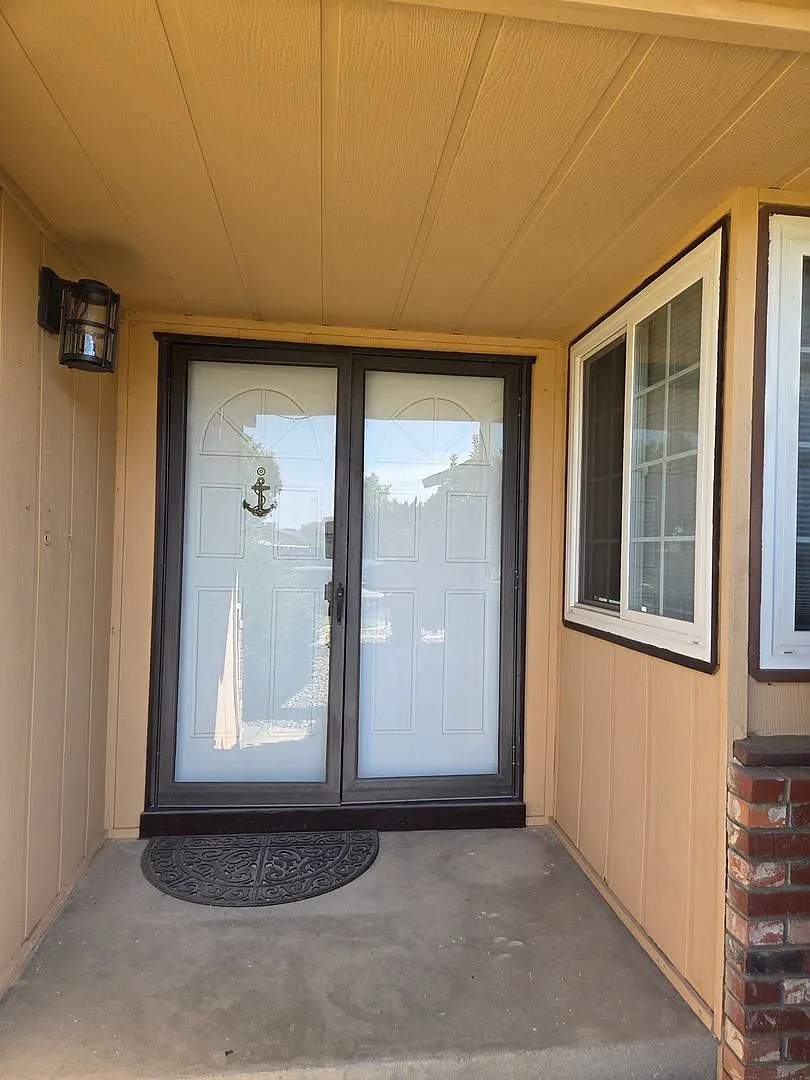 Four Bedroom with pool! — Photo 4