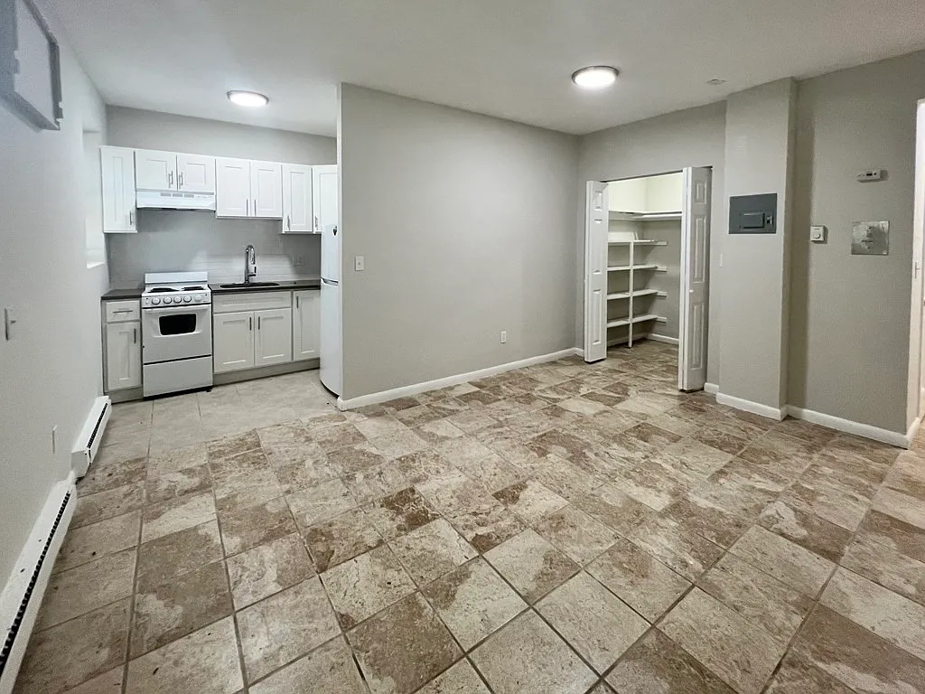 Studio, 1.0 bath, 300 sqft, $1,650 — Photo 3