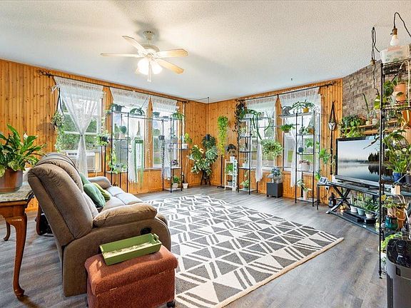 4th image of 1103 S 10th St
