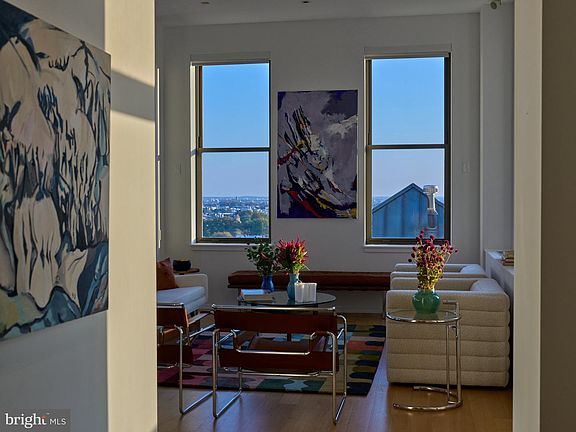 5th image of 210 W Washington Sq APT 8SE