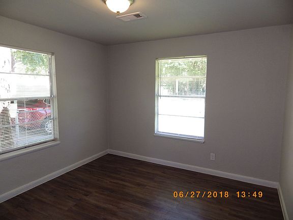 5th image of 618 Honeysuckle Dr