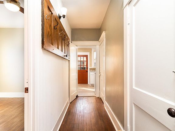 4th image of 116 Rosemont Gdn #A