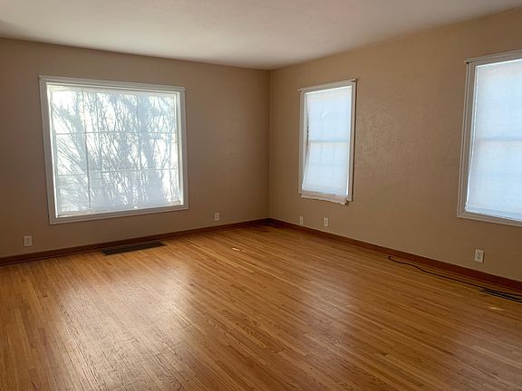 4th image of 23822 W Amboy St