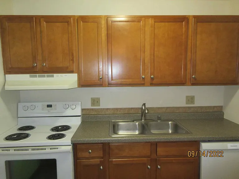 N111W15782 Vienna Ct #15 — Photo 7