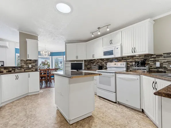 44565 Monte Vista Dr #11, Chilliwack, BC V2R 5Y4