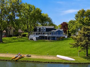 1480 Lake Shore Dr S, Barrington, IL 60010