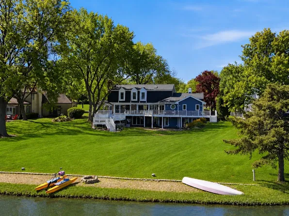 1480 Lake Shore Dr S, Barrington, IL 60010