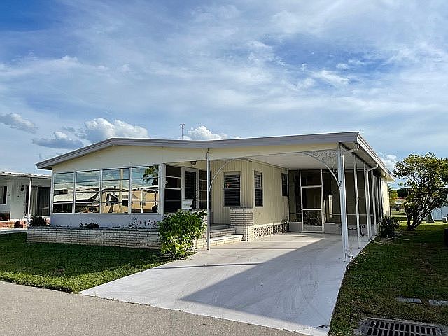 1st image of 524 Avanti Way Blvd