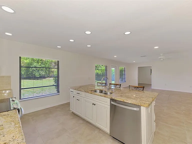 2340 Palmetto St — Photo 25