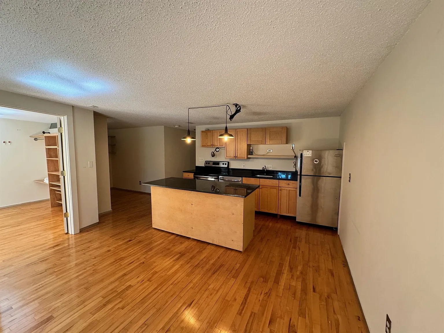 1 bed, 550 sqft, $2,550 — Photo 2