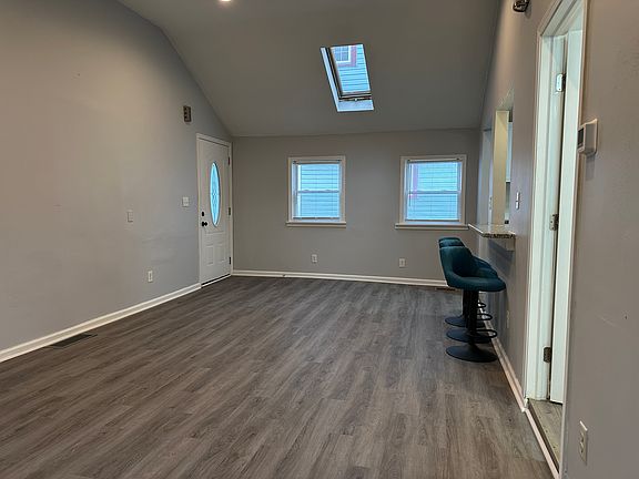 5th image of 414 Hawley Ave #1