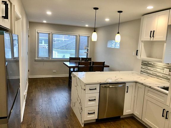 3rd image of 8556 W Carmen Ave
