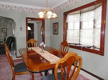 Plenty of space in dining room area