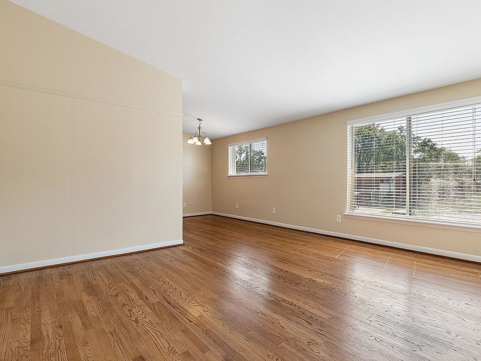 Arlington Townhomes & Apartments — Photo 2