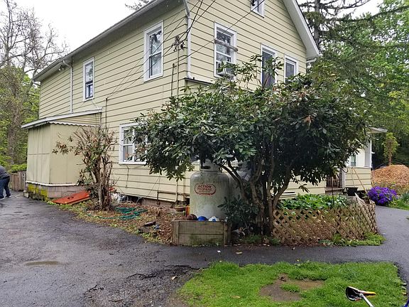 2nd image of 2036 Maple Ave