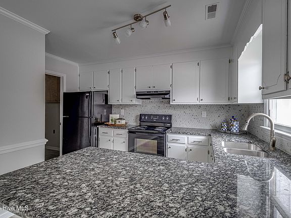 3rd image of 1103 Grovemont Drive #B4