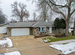 1338 E Harding Dr, Appleton, WI 54915