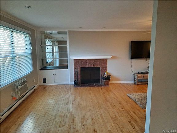2nd image of 578 Sierra Vista Ln